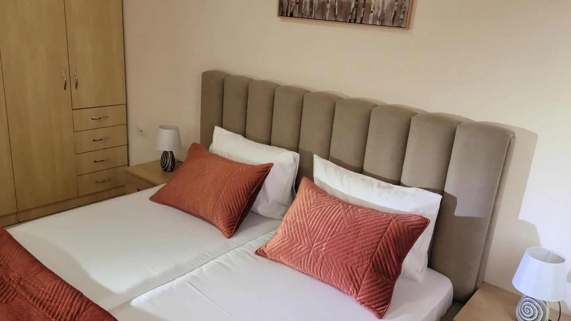 Gledis Apartment Tirana - Panoramic City Terrace Albanien