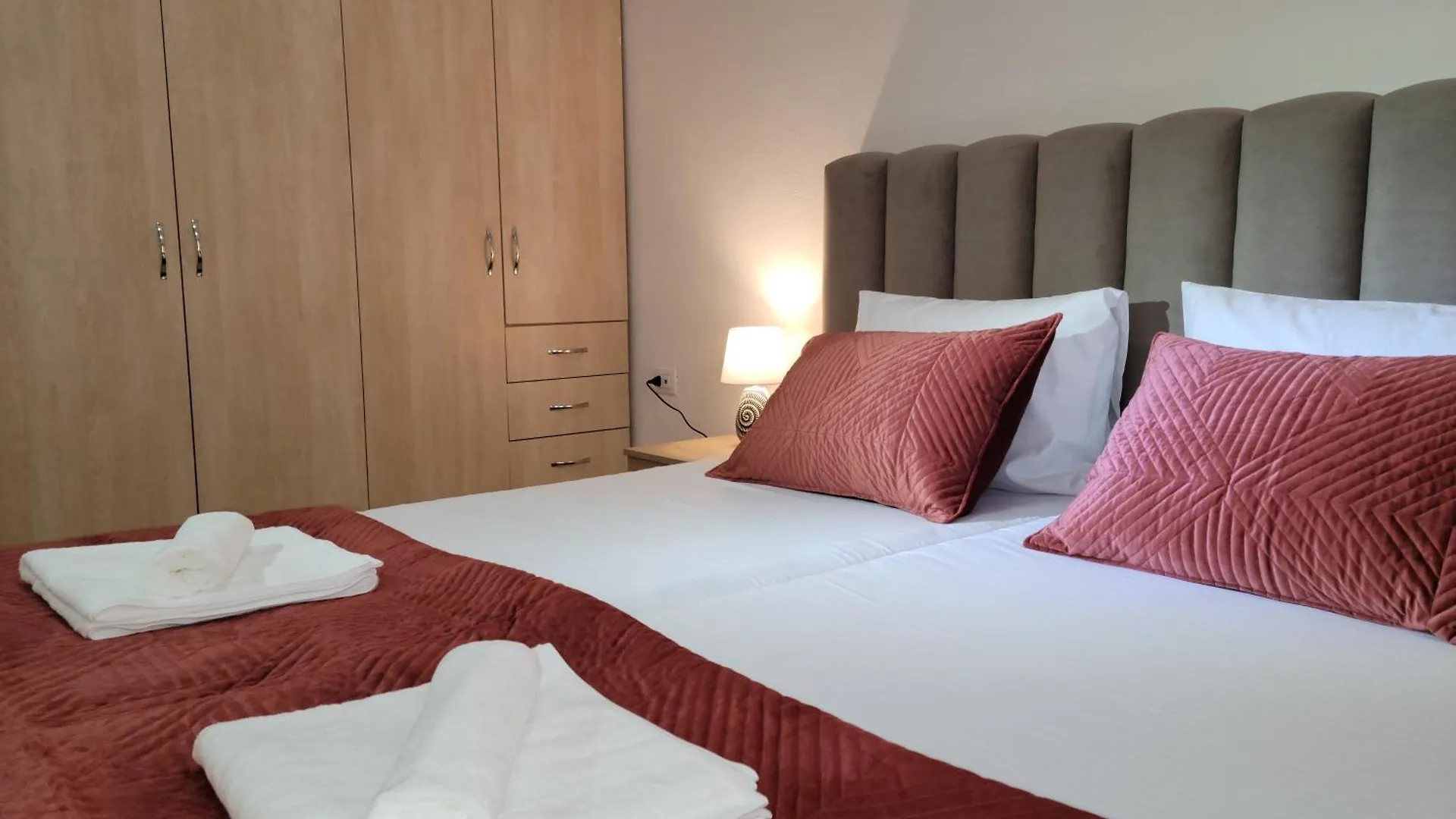 Gledis Apartment Tirana - Panoramic City Terrace